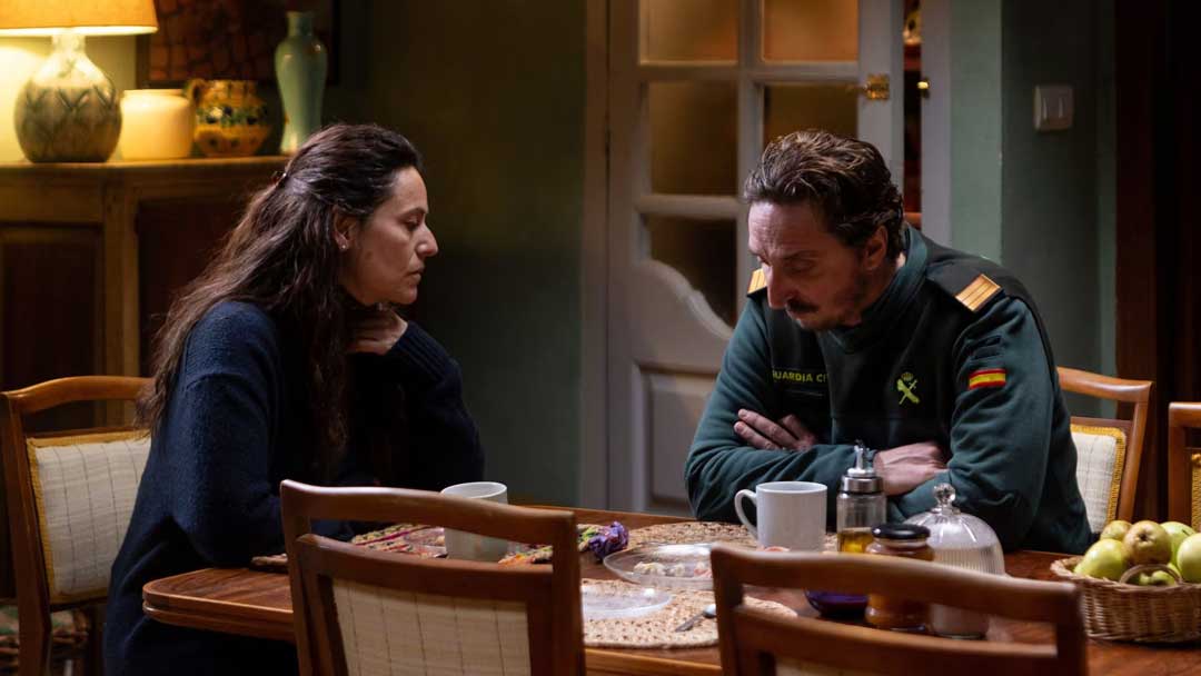 The Crystal Cuckoo – Review | Netflix Crime Thriller Series